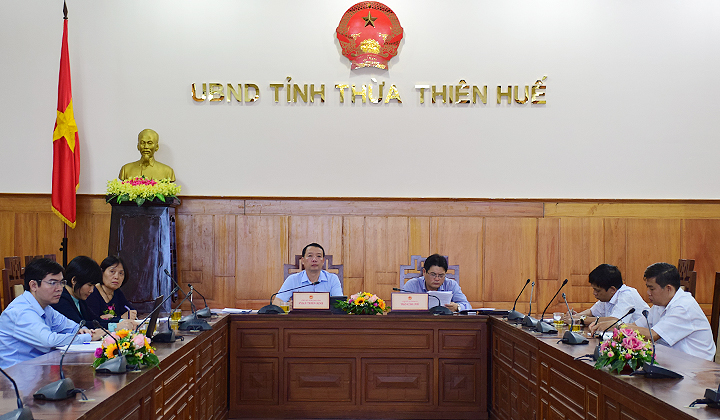 Phó chủ tịch UBND tỉnh Phan Thiên Định cùng đại diện lãnh đạo các sở, ngành liên quan dự tại điểm cầu Thừa Thiên Huế